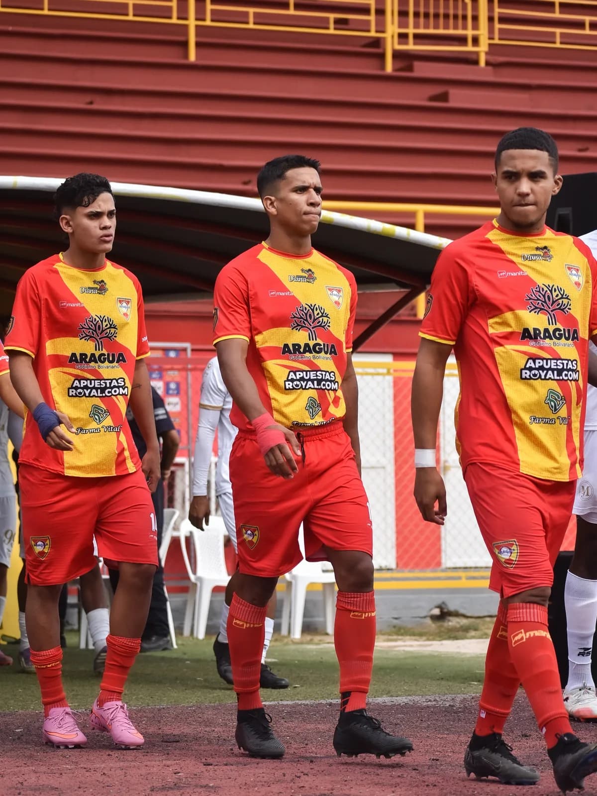 Jugadores con uniformes sublimados Manita Sport